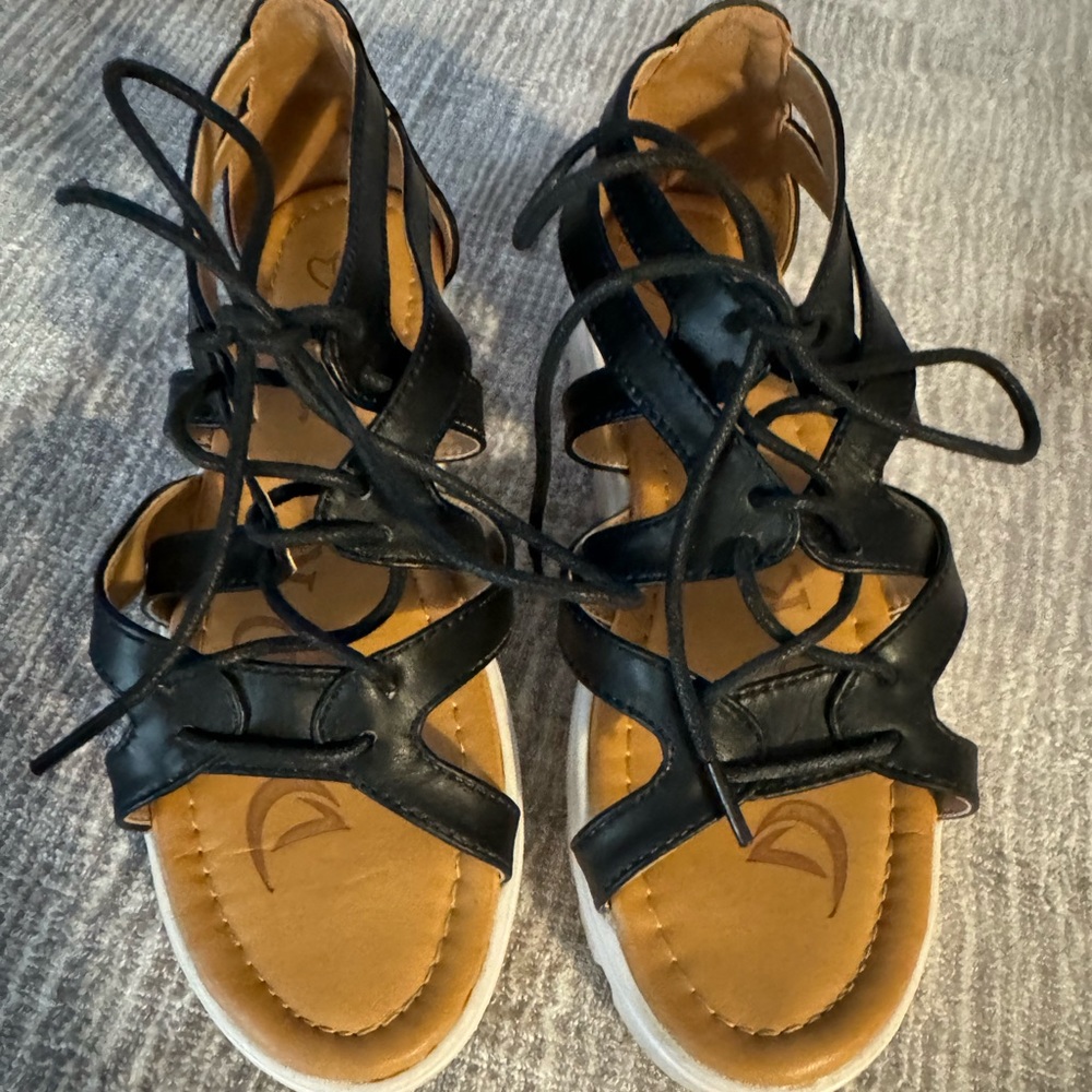 DBDK black cushion sandals. Size 5 1/2